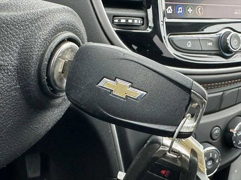 Used 2022 Chevrolet Trax LS w/ Tint and Cruise Package image 34