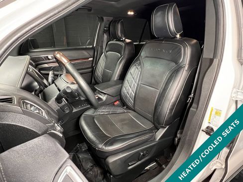 Used 2019 Ford Explorer Platinum image 3