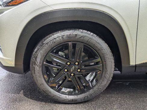 New 2026 Chevrolet Trax ACTIV w/ Sunroof Package FWD image 7