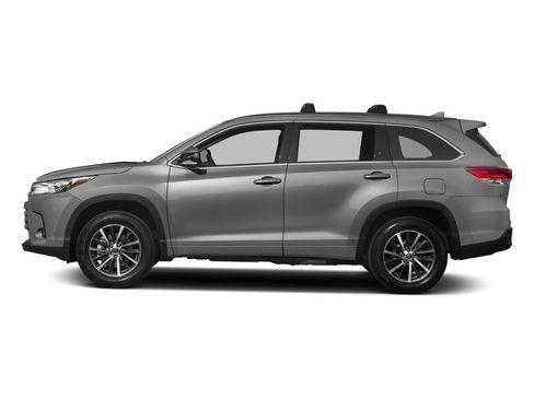 Used 2017 Toyota Highlander XLE image 2