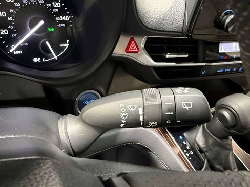Used 2024 Toyota Sienna LE AWD/4WD image 36