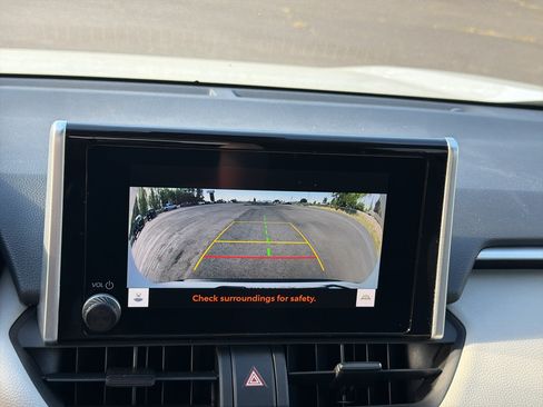 Used 2025 Toyota RAV4 XLE FWD image 9