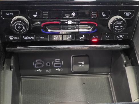 Used 2023 Jeep Grand Cherokee Laredo w/ Luxury Tech Group I AWD/4WD image 29