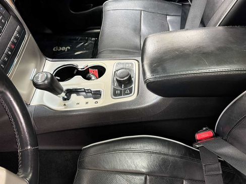 Used 2013 Jeep Grand Cherokee Overland w/ Advance Technology Group AWD/4WD image 23