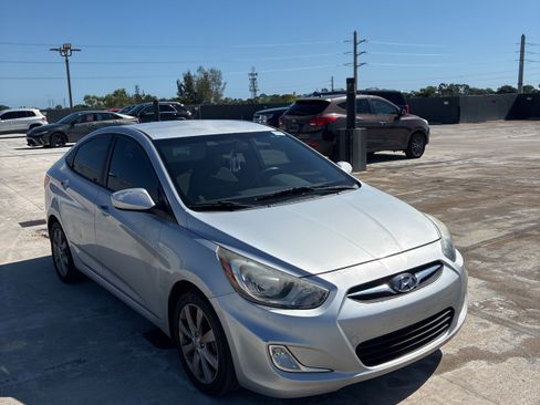Used 2013 Hyundai Accent GLS w/ Premium Pkg FWD image 12