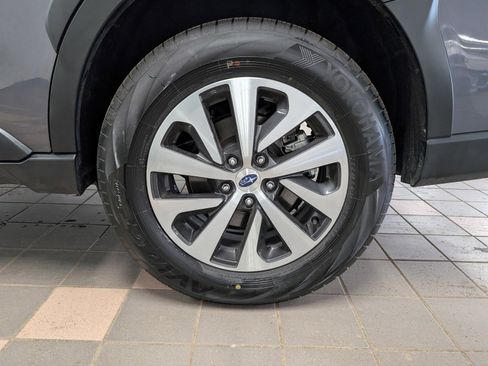 Used 2025 Subaru Outback Premium image 31