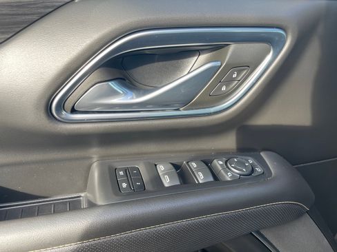 Used 2023 GMC Yukon XL SLT image 9