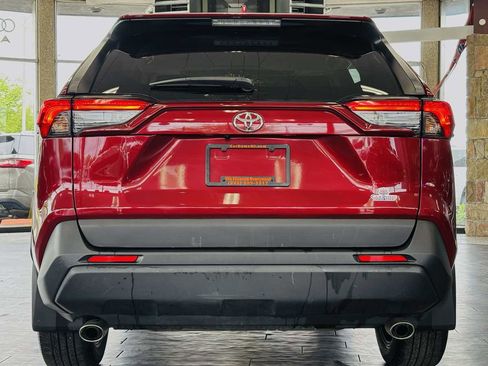 Used 2022 Toyota RAV4 XLE Premium AWD/4WD image 11