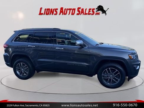 Used 2017 Jeep Grand Cherokee Limited AWD/4WD image 4