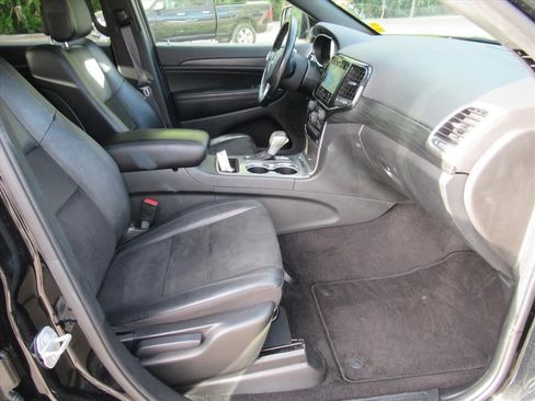 Used 2022 Jeep Grand Cherokee Laredo X image 10