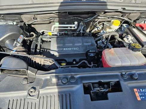 Used 2019 Chevrolet Trax LT w/ LT Convenience Package image 18