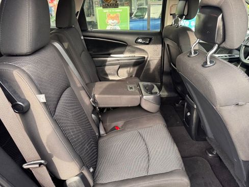 Used 2015 Dodge Journey SXT w/ Flexible Seating Group image 17
