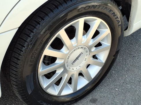 Used 2006 Lincoln Town Car Signature image 11