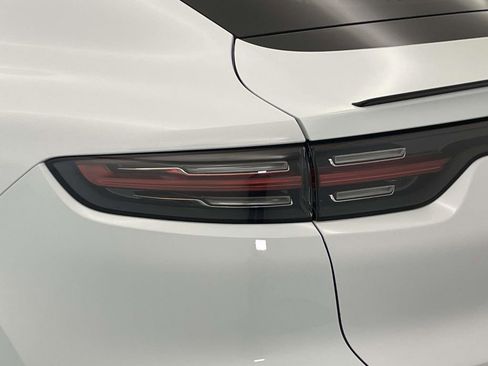 Certified 2022 Porsche Cayenne Platinum Edition AWD/4WD image 16