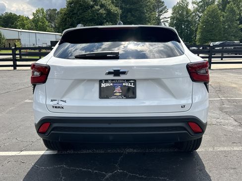New 2026 Chevrolet Trax LT w/ Driver Confidence Package FWD image 8