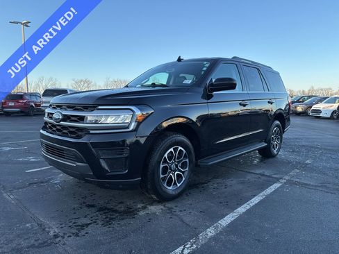 Used 2024 Ford Expedition XLT image 1