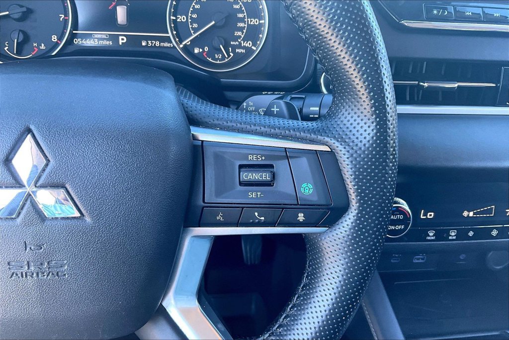 Used 2024 Mitsubishi Outlander AWD image 12