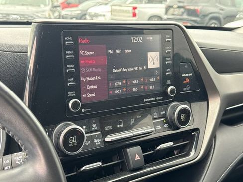 Used 2021 Toyota Highlander XLE FWD image 23