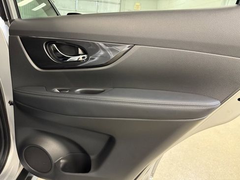 Used 2020 Nissan Rogue SV image 26