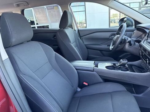 Used 2025 Nissan Rogue S FWD image 17