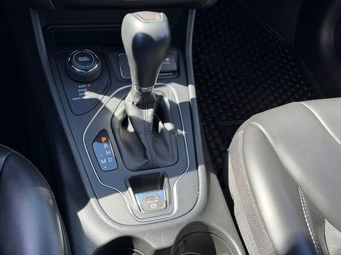 Certified 2022 Jeep Cherokee Latitude w/ Sun & Sound Group image 15