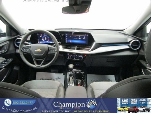 Certified 2025 Chevrolet Trax LT FWD image 15