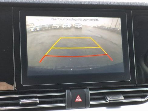 Used 2020 Kia Niro EX image 13