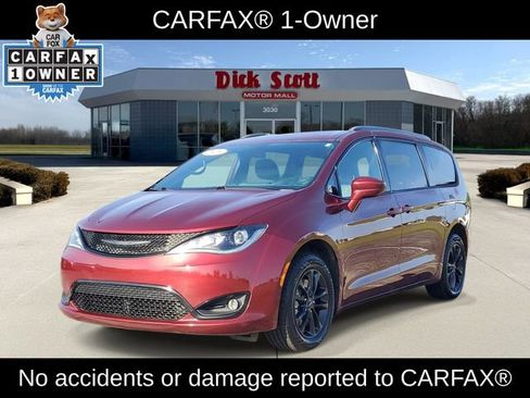 Used 2020 Chrysler Pacifica Touring-L AWD/4WD image 3