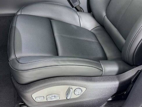 New 2026 Porsche Macan image 13