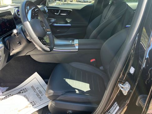 Used 2025 Mercedes-Benz C 300 4MATIC Sedan image 3