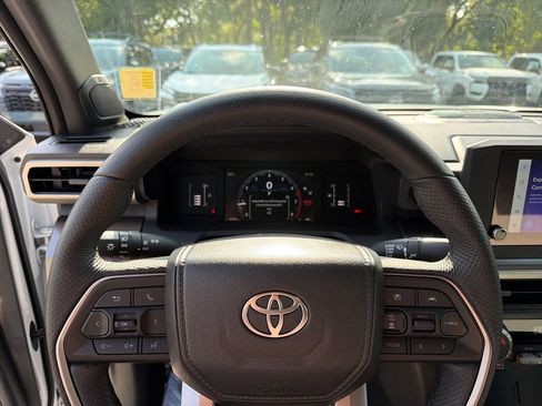 Used 2025 Toyota Tacoma SR5 w/ SR5 Upgrade Package AWD/4WD image 19