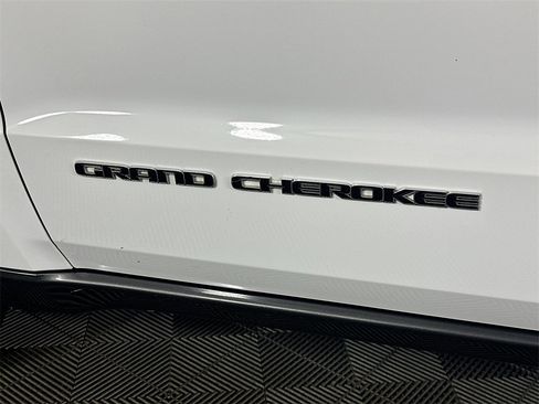Used 2018 Jeep Grand Cherokee Limited image 29