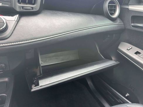 Used 2017 Toyota RAV4 XLE FWD image 32