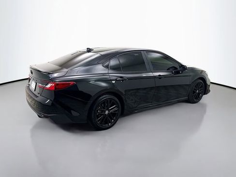 Used 2025 Toyota Camry SE image 7