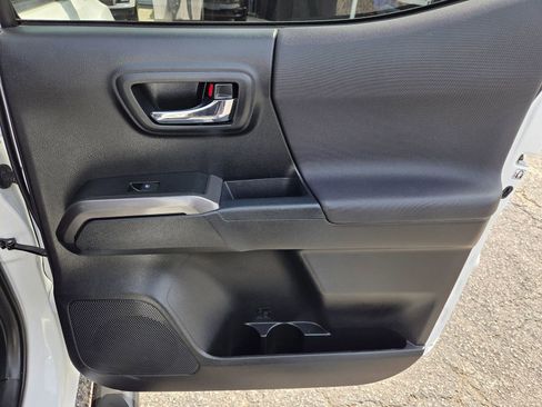 Used 2018 Toyota Tacoma TRD Sport w/ Technology Package AWD/4WD image 24