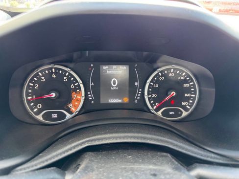 Used 2017 Jeep Renegade Latitude AWD/4WD image 12