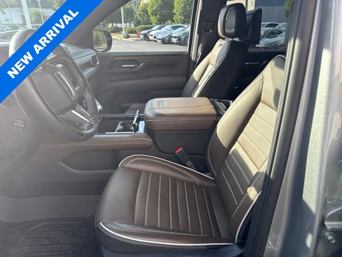 Used 2025 GMC Yukon Denali Ultimate AWD/4WD image 6