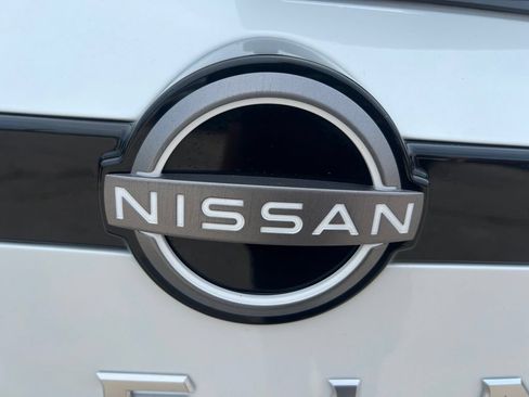 Certified 2025 Nissan Pathfinder Platinum w/ Cargo Package AWD/4WD image 35