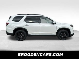 New 2025 Honda Pilot Touring video 2