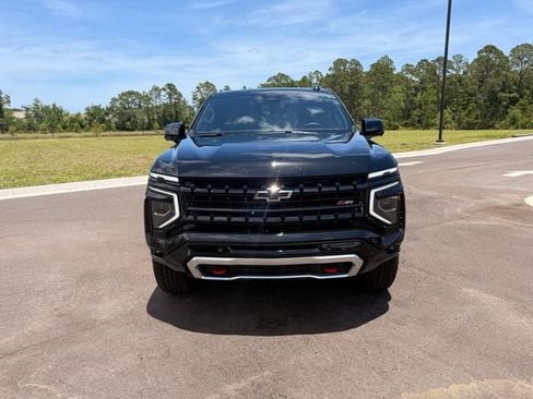 Used 2025 Chevrolet Suburban Z71 AWD/4WD image 19