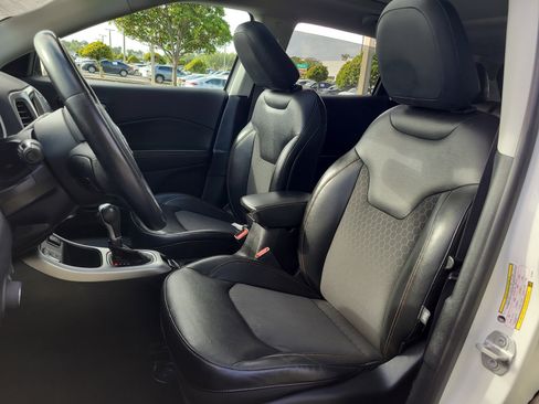 Used 2018 Jeep Compass Latitude w/ Popular Equipment Group FWD image 23