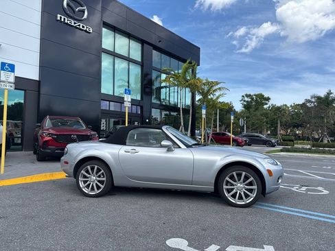 Used 2007 MAZDA MX-5 Miata Touring image 3
