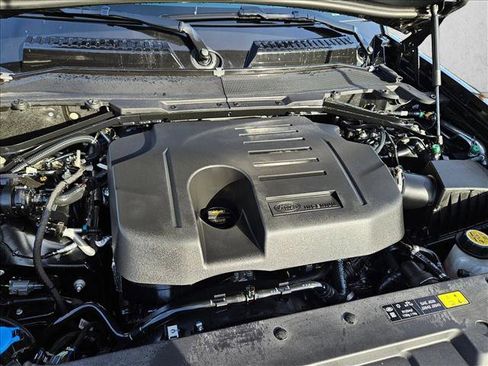 Used 2023 Land Rover Defender 130 SE image 24