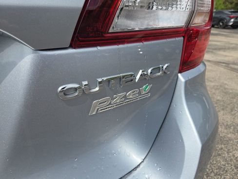 Used 2017 Subaru Outback 2.5i Premium AWD/4WD image 10