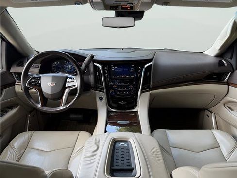 Used 2017 Cadillac Escalade ESV Luxury AWD/4WD image 9
