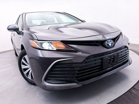 Used 2021 Toyota Camry LE w/ Audio Upgrade Package FWD image 3