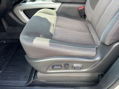 Used 2022 Nissan Titan SV w/ SV Convenience Package image 13