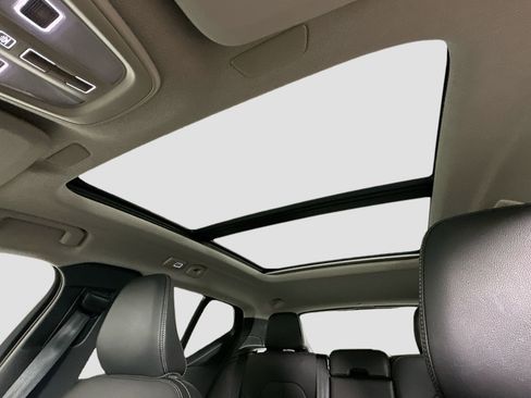 Certified 2025 Volvo XC40 B5 Core image 22