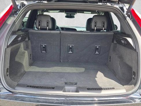 Used 2025 Cadillac XT4 Premium Luxury FWD image 12