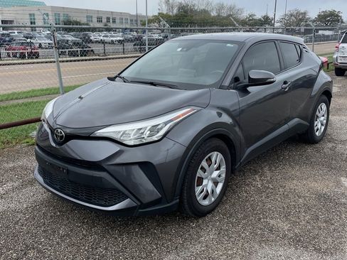 Used 2020 Toyota C-HR LE image 1